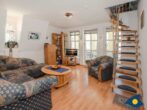 Villa Margot Whg. 19 - Wohnbereich mit Couch und TV