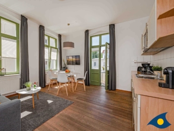 Wohn-/Esszimmer mit Zugang zum Balkon - Villa Frohsinn Whg. 12 /