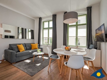 Wohn-/Esszimmer mit Zugang zum Balkon - Villa Frohsinn Whg. 12 /