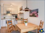 Ferienwohnung Elias - gemütliches Wohnzimmer mit Essplatz und offener Küche