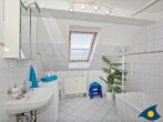 Villa Malve Whg. 10 /- - Badezimmer mit Badewanne, Waschmaschine und WC