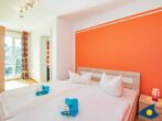Haus Meerblick Whg. 18 - Schlafzimmer mit Doppelbett und Zugang zum Balkon