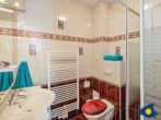 Haus Meerblick Whg. 18 - Badezimmer mit Dusche und WC