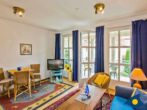 Villa Margot Whg. 34 - Wohnzimmer mit Zugang zum Balkon