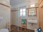 Haus Seemannsgarn - Badezimmer mit Dusche, Sauna und WC im EG