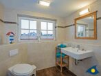 Haus Seemannsgarn - Badezimmer mit Dusche und WC im 1.OG