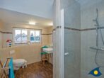 Haus Seemannsgarn - Badezimmer mit Dusche und WC im 1.OG