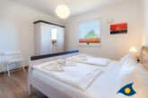 Villa Hügel B 04 - Whg. Möwe - Schlafzimmer mit Doppelbett