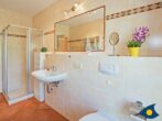 Villa Ilona Whg. 06 - Badezimmer mit Dusche und WC