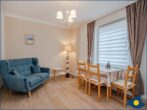 Strandsegler EG // - Wohnbereich mit Couch und TV