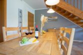 Ferienhaus Paula - Wohnzimmer mit Essbereich und Zugang zur Terrasse