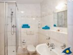 Villa Strandperle, Whg. 19 - Badezimmer mit Dusche und WC