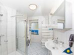 Ferienhaus Melle 01 - Badezimmer mit Dusche und WC im EG