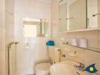 Dünenhaus Whg. 02 - - Badezimmer mit WC und Dusche
