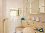 Dünenhaus Whg. 02 - - Badezimmer mit WC und Dusche