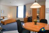 Rolandseck I, Whg. 15 Buchenpark - Wohnbereich mit Doppelbett, offener Küche und Loggia
