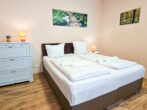 Villa Utpatel Whg. 02 - Wohnbereich mit Doppelbett und Loggia