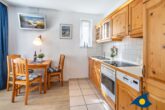 Villa Margot Whg. 07 - Wohn- / Essbereich mit offener Küche und Zugang zu Balkon