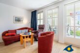 Villa Margot Whg. 07 - Wohn- / Essbereich mit offener Küche und Zugang zu Balkon