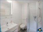 Ferienhaus Buchfink - Badezimmer mit Dusche und WC