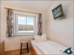 Haus Perle Whg. 02 - Schlafzimmer mit Doppelbett und ein Einzelbett