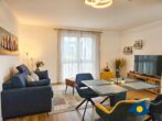 Bernsteinquartier Whg. 11 Inselglück - offener Wohn- / Essbereich mit Küche und Zugang zum Balkon