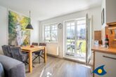 Ostseepark 12 Whg. 01 - moderner Wohnbereich mit Küche und Zugang zum Balkon