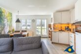 Ostseepark 12 Whg. 01 - moderner Wohnbereich mit Küche und Zugang zur Terrasse