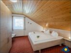 Ferienhaus Nachtigall - Schlafzimmer mit Doppel-und Einzelbett