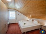 Ferienhaus Nachtigall - Schlafzimmer  mit Doppel- und Einzelbett