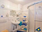 Villa Strandperle, Whg. 22 - Badezimmer mit Dusche und WC