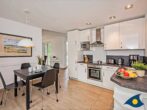 Fischerdorf Käptns Ferienhaus - Küchenbereich mit Esstisch