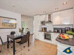 Fischerdorf Käptns Ferienhaus - Küchenbereich mit Esstisch