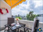 Dünenhaus Christa Whg. 14 - Balkon mit Sitzgelegenheit und Aussicht zum Innenhof