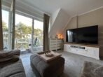 Dünenhaus Christa Whg. 14 - Wohnbereich mit Smart-TV und Eck-Couch