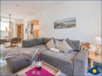 Dünenhaus Christa Whg. 14 - Wohnzimmer mit Esstisch und Zugang zum Balkon
