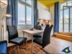 Residenz Bellevue Whg. 13 / - Wohnzimmer mit offener Küche und Zugang zum Balkon