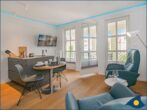 Villa Margot Whg. 14 - Wohnbereich mit offener moderner Küche und Zugang zum Balkon