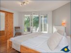 Apartmenthaus Baltic Five - Whg. 3 - Schlafzimmer mit Doppelbett und Zugang zur Terrasse