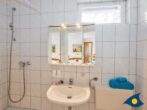 Dünenhaus Whg. 01 - - Badezimmer mit WC und Dusche