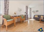 Villa Margot Whg. 35 - Wohn-/Schlafbereich mit Küchenzeile und Zugang zum Balkon