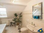 Villa Malve Whg. 11 - Badezimmer mit Badewanne und WC