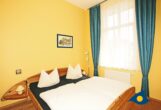 Villa Frisia Whg. 20 - Schlafzimmer mit Doppelbett