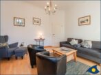Villa Perkunos Whg. 03 - Wohnzimmer mit Zugang zum Balkon