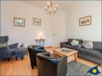 Villa Perkunos Whg. 03 - Wohnzimmer mit Zugang zum Balkon