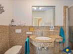 Dünen-Residenz C 12 - Badezimmer mit Dusche und WC