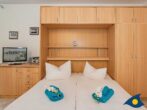 Villa Margot Whg. 30 - Wohn- / Schlafbereich mit Schrankbett & offener Küche