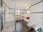 Villa auf der Düne Whg. 04 - Badezimmer mit Badewanne, Dusche und Bidet