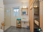 Haus Klabautermann - Badezimmer mit Dusche Sauna und WC im EG