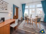 Rolandseck I, Whg. 09 //- - Wohnzimmer mit Essbereich und Blick auf Balkon